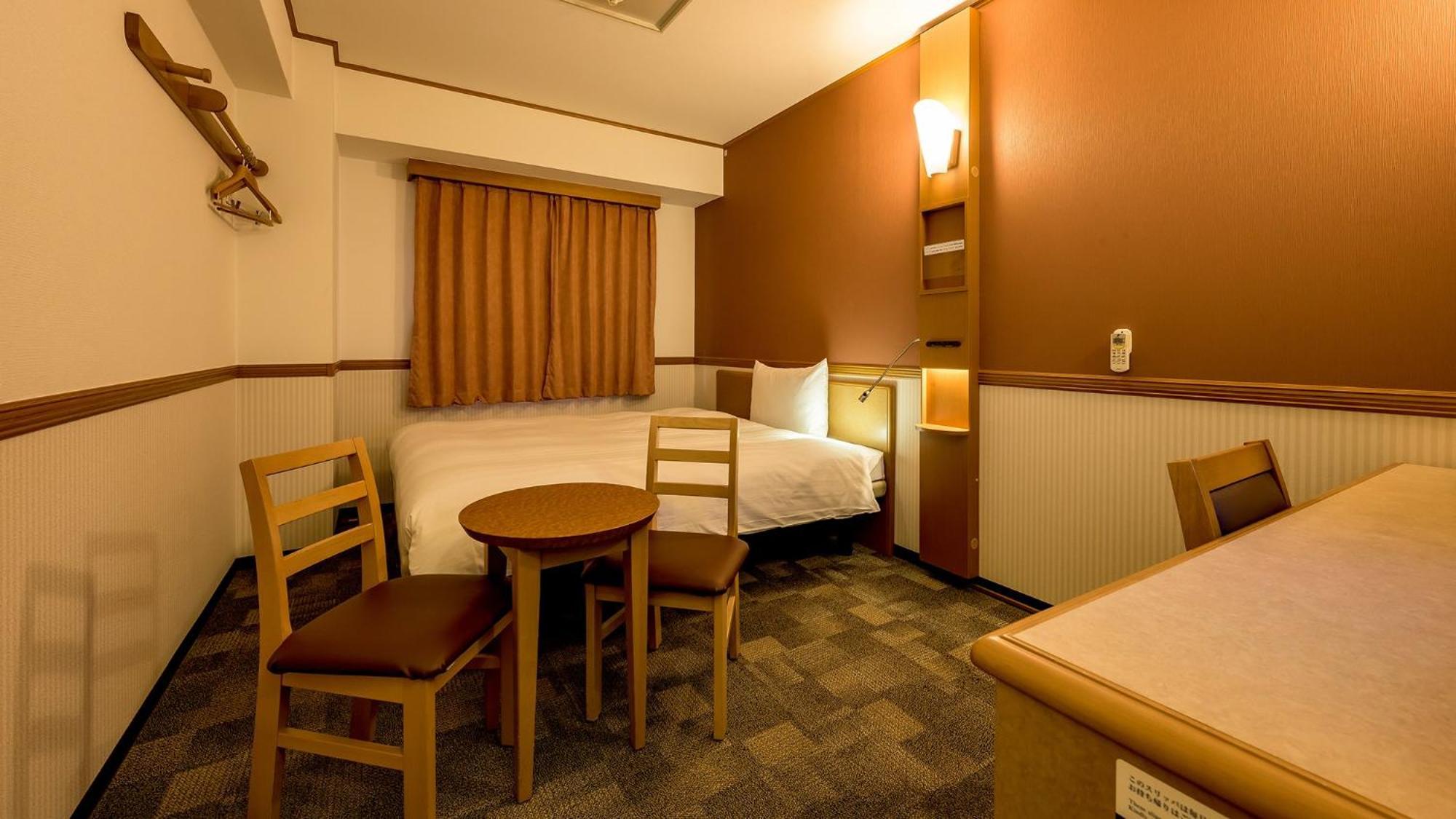 Toyoko Inn Takasaki Eki Nishi Guchi No 1 Oda fotoğraf